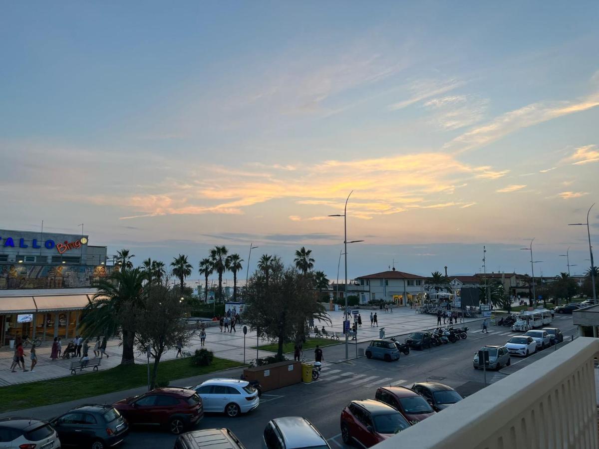 Al Mare 54 Luxury Guest House Lido di Camaiore Esterno foto